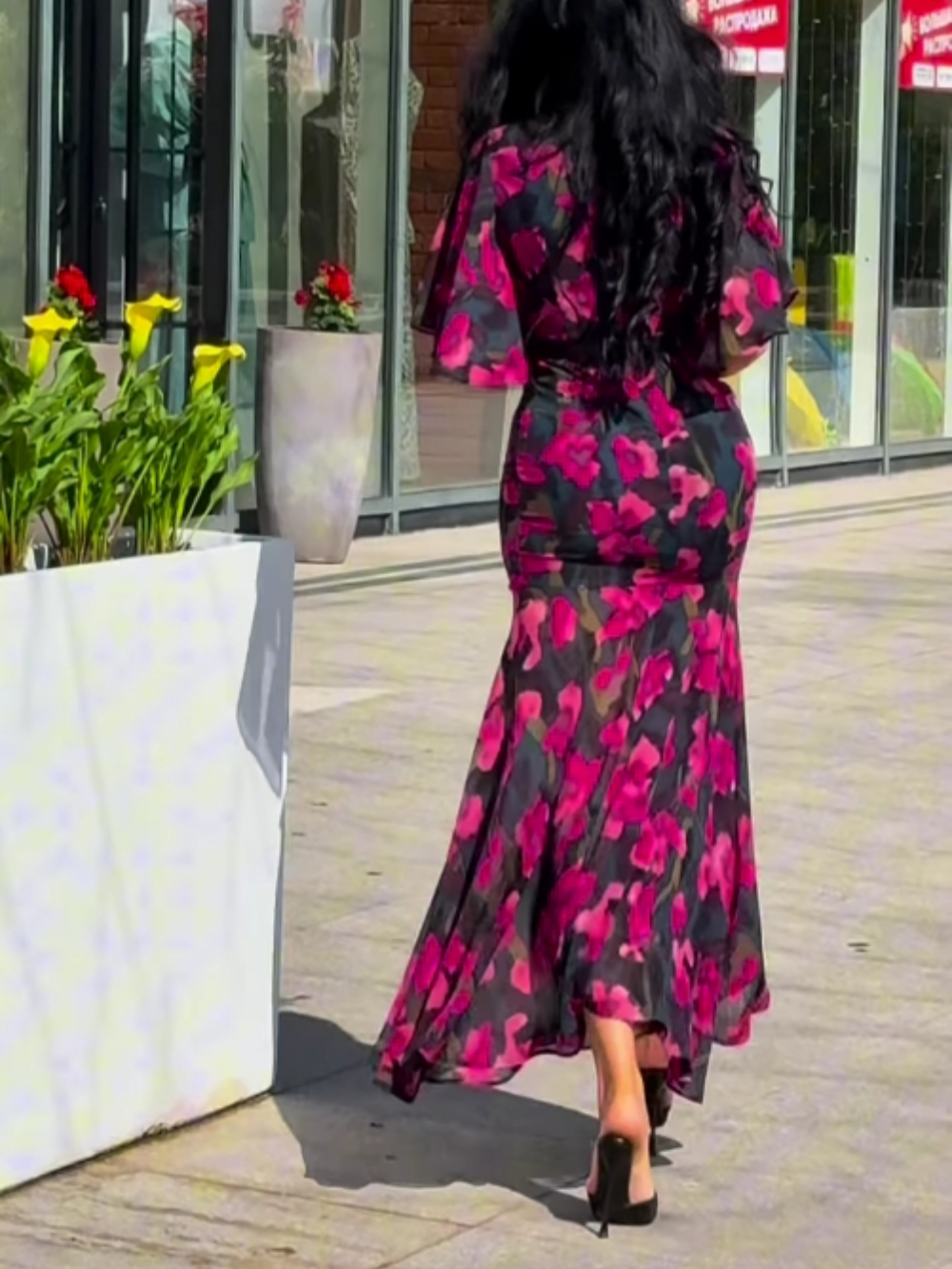 NovaStyle Vintage Inspired V-Neck Printed Midi Dress With Trumpet Sleeves