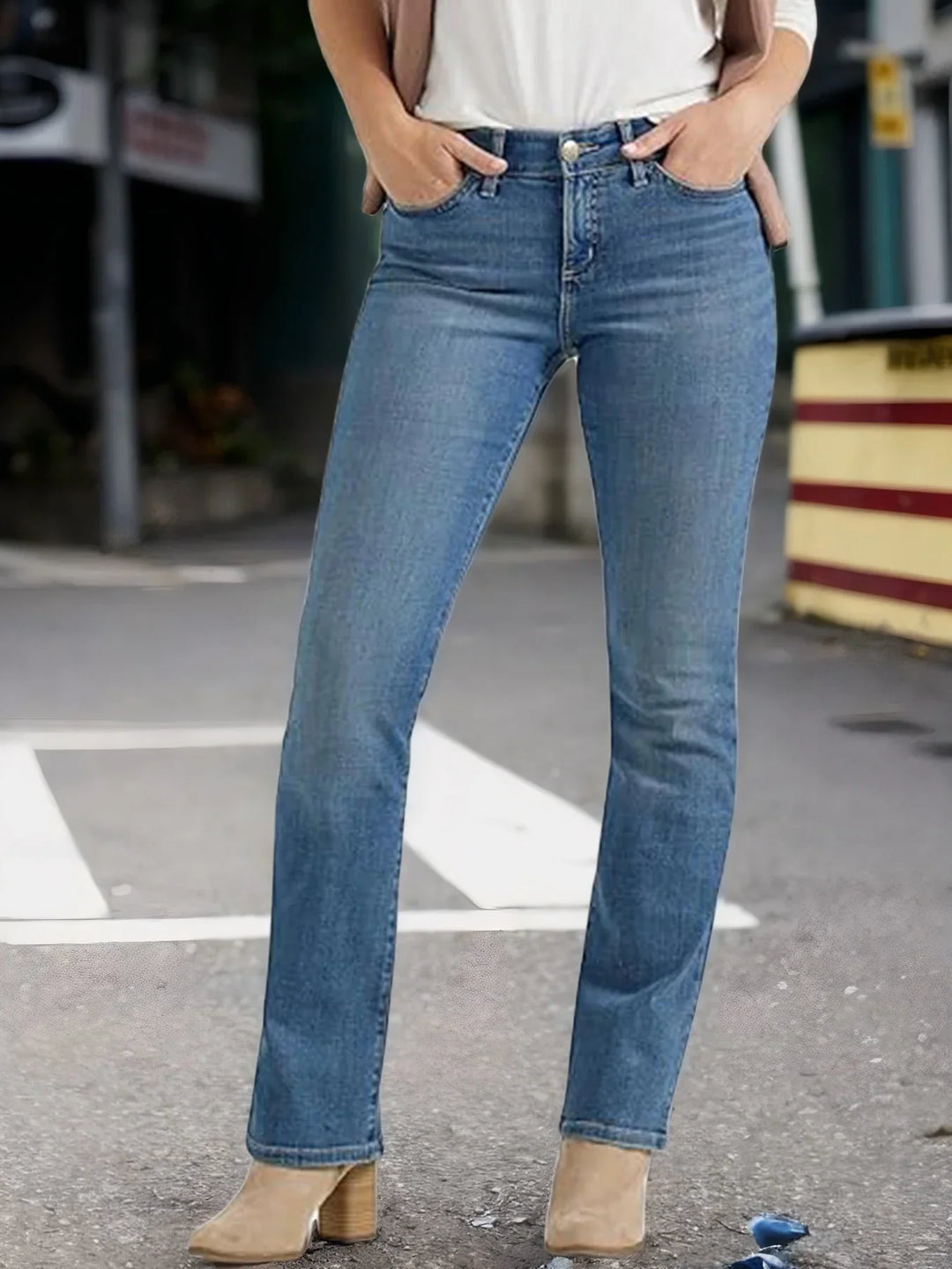 Women's Mid Rise Slim Straight Jeans With Slanted Pockets
