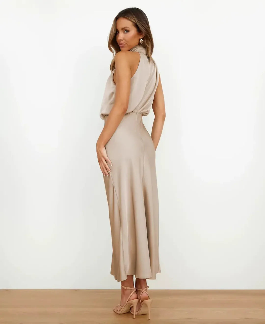 Elara Elegant Midi Dress With Timeless Silhouette Design