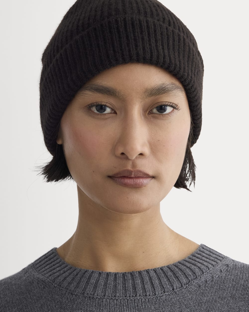 The Cashmere Ribbed Beanie | Black 1