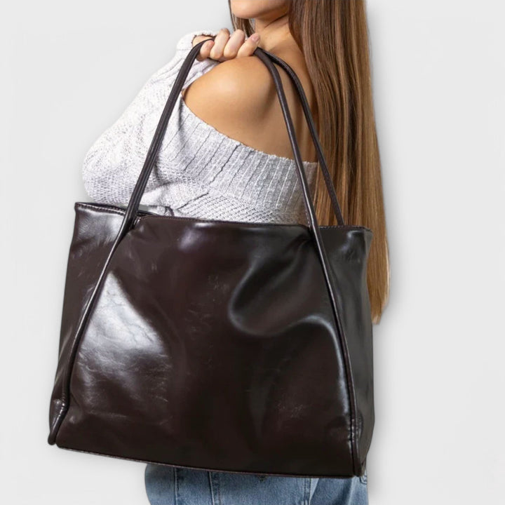 Aurelia Handbag With Timeless Style And Spacious Structured Design