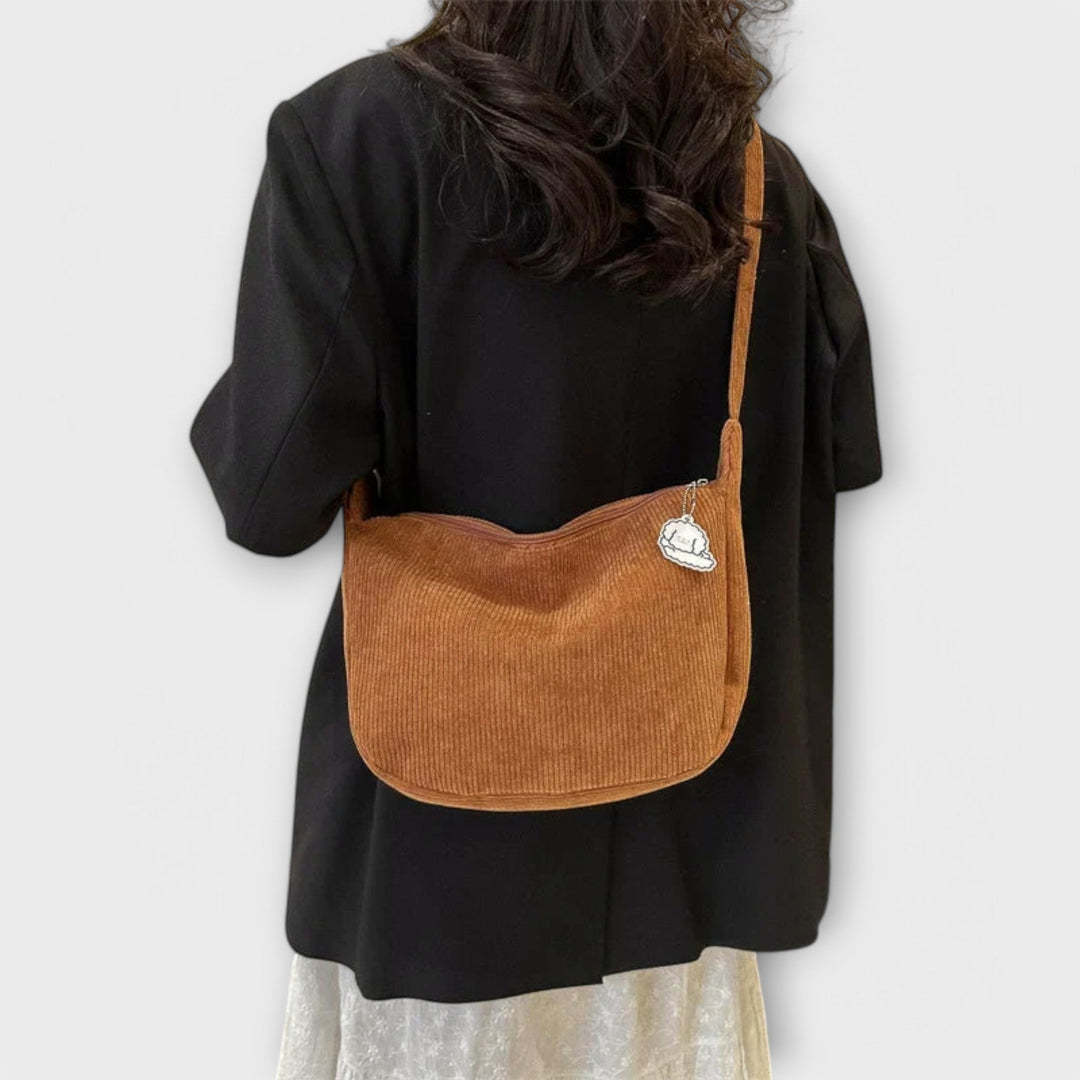 Aurelia Shoulder Bag With Elegant Shape For Everyday Style And Grace