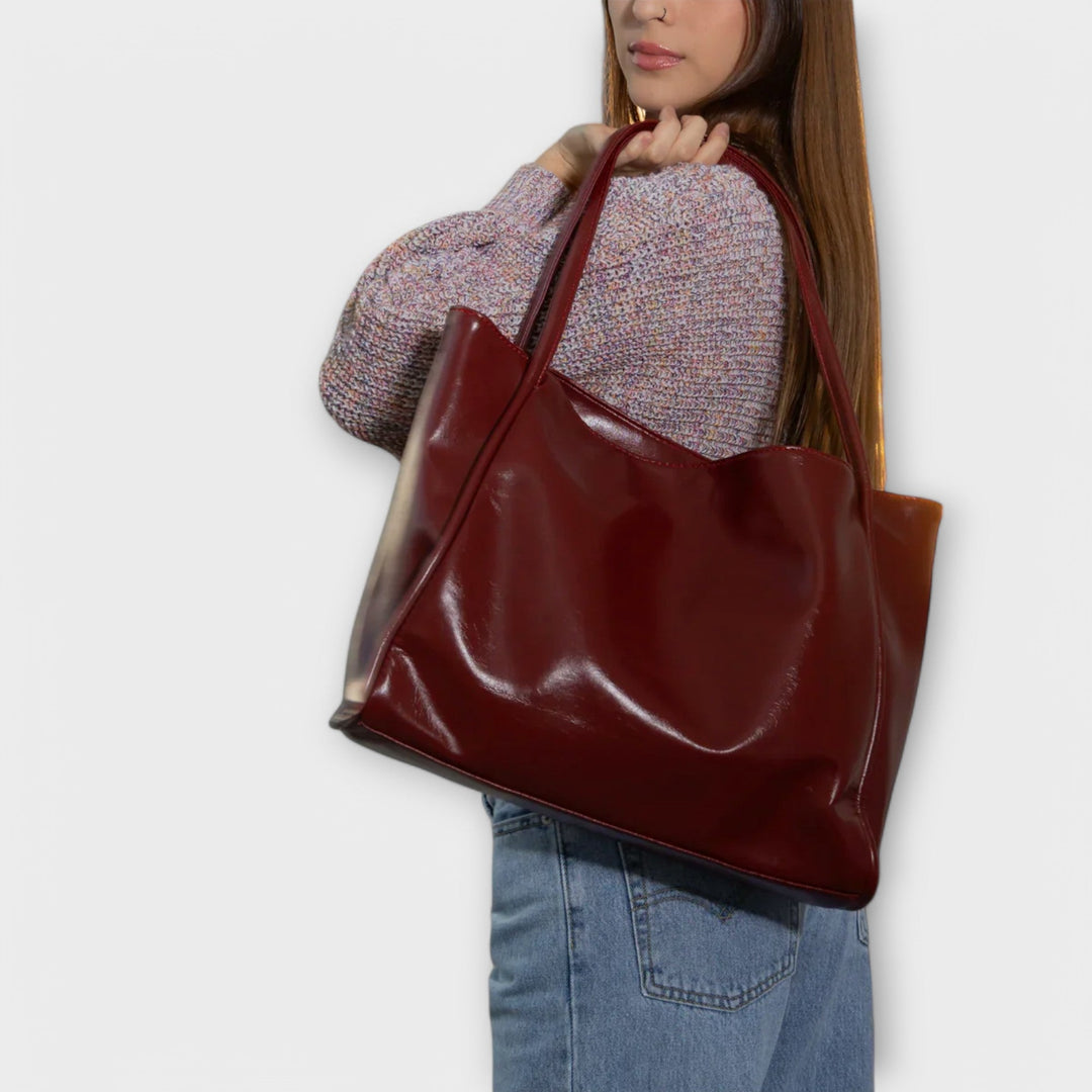 Aurelia Handbag With Timeless Style And Spacious Structured Design